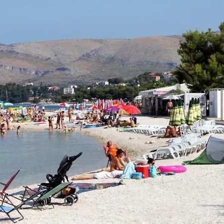 شقة Apartmani-okrug Gornji-ciovo تروغير