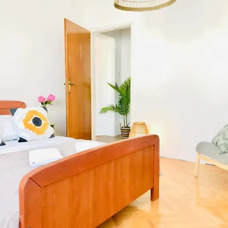 شقة Apartmani-okrug Gornji-ciovo *