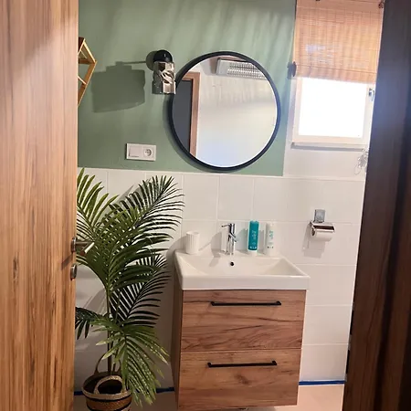 Apartmani-okrug Gornji-ciovo تروغير