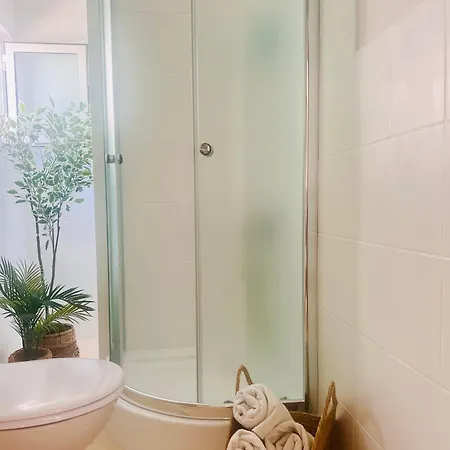 Apartmani-okrug Gornji-ciovo شقة تروغير