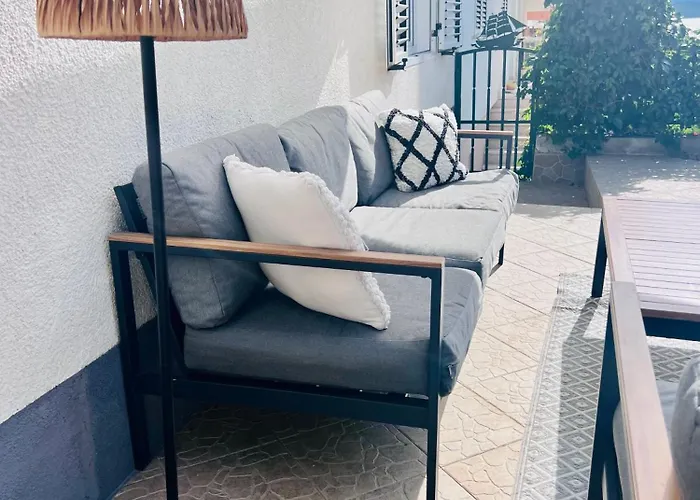 Apartmani-okrug Gornji-ciovo Διαμέρισμα *